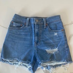 Juniors Levi Jean shorts size 25